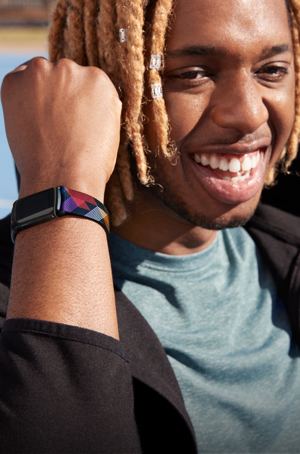 Bracelet connecté Fitbit Charge 5 Doré - Montre connectée/sportive - Achat  moins cher