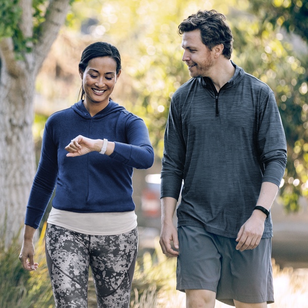 Fitbit Inspire 2 Tracker de Salud y Fitness, con 1 año de Fitbit Premium,  Frecuencia cardiaca 24/7 (Incluye correas S y L) - Blanco Marfil :  : Deportes y Aire Libre