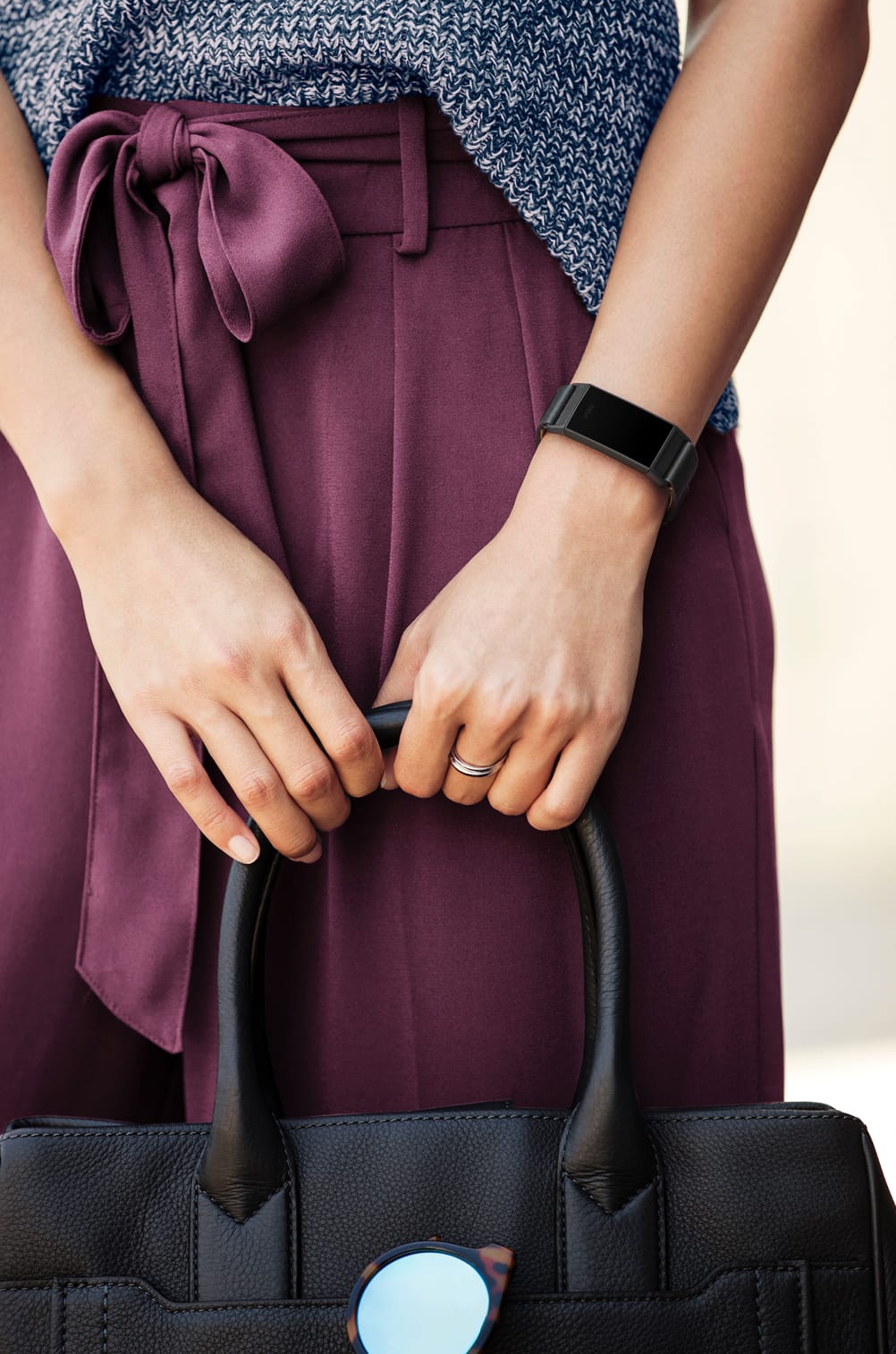 black fitbit charge 4